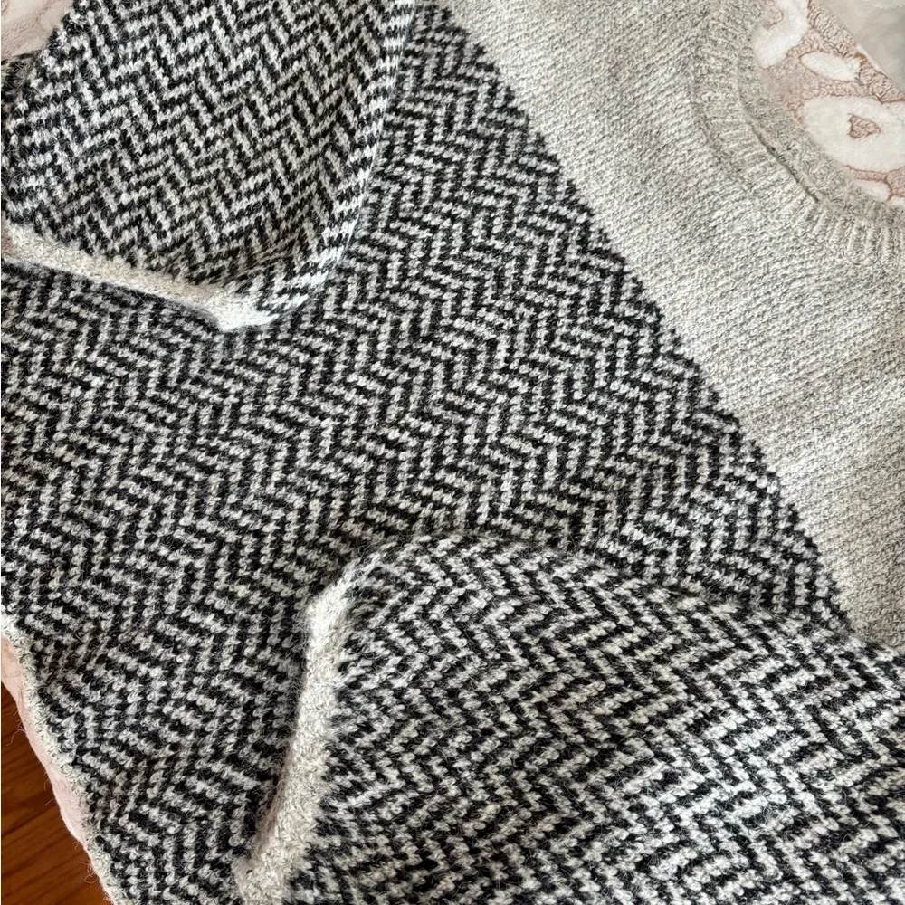 Blu Pepper Sweater - Picture 3 of 4